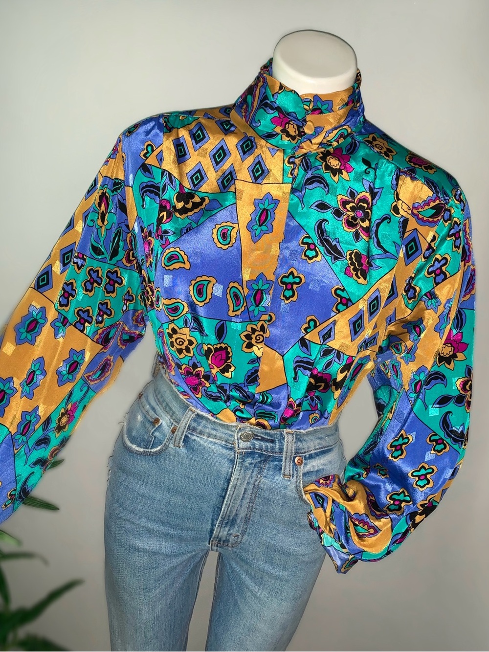 v i n t a g e :: Bold Geometric Floral Brocade Satin Blouse